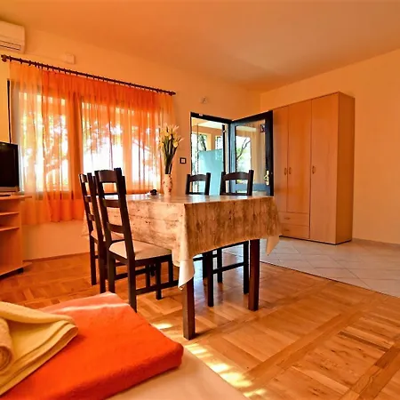 Mari - 30m From The Sea Appartamento