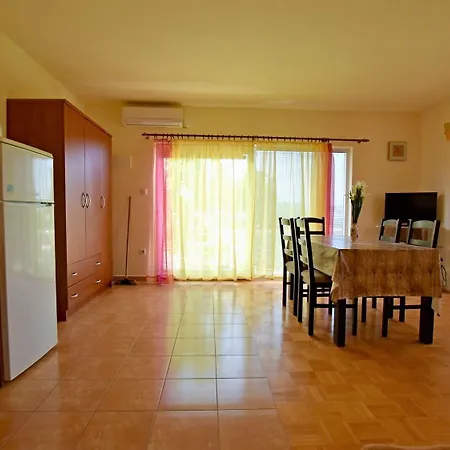 Apartment Mari - 30m From The Sea Seline