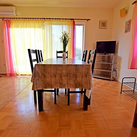Mari - 30m From The Sea