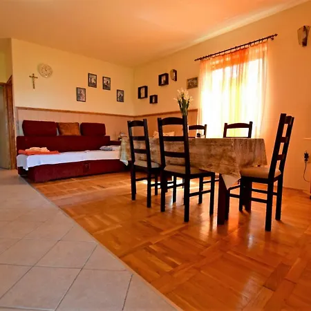 Mari - 30m From The Sea