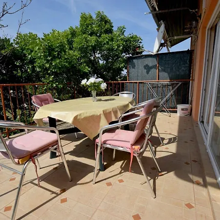 Apartment Mari - 30m From The Sea Seline